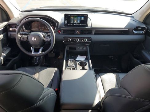 Used 2025 Honda Pilot EX-L image 11