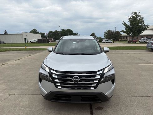Used 2025 Nissan Rogue SV FWD image 3