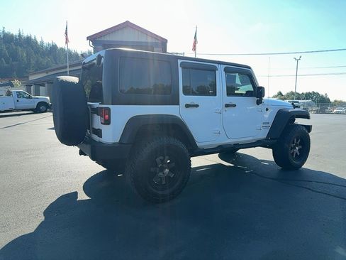 Used 2015 Jeep Wrangler Unlimited Sport AWD/4WD image 5