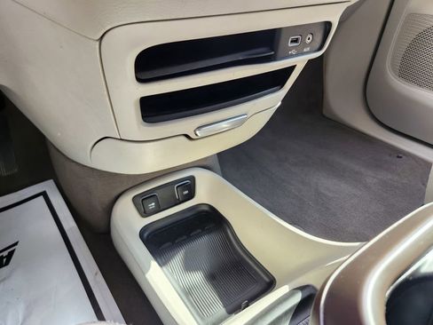 Used 2020 Chrysler Pacifica Touring w/ Cold Weather Group image 12