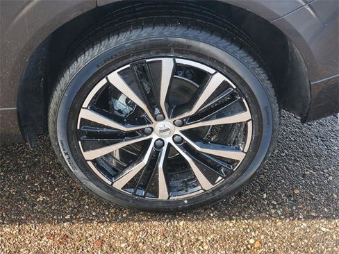 Certified 2025 Volvo XC60 B5 Plus image 7