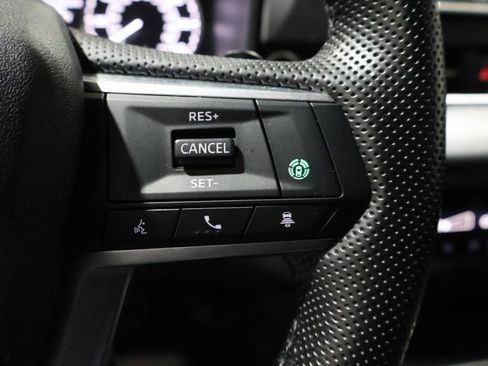 Used 2024 Mitsubishi Outlander SE image 38