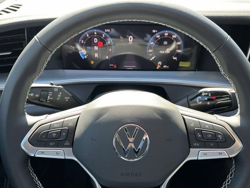 New 2025 Volkswagen Tiguan SE FWD image 18