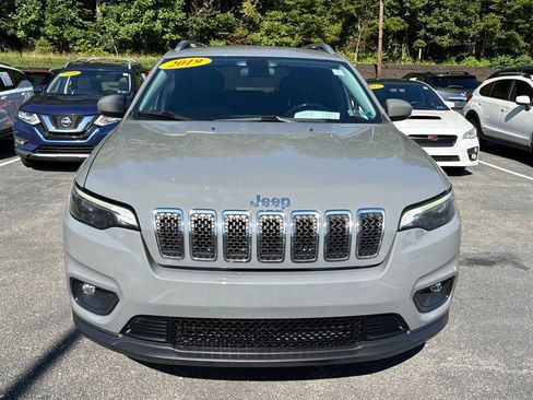 Used 2019 Jeep Cherokee Latitude Plus w/ Cold Weather Group AWD/4WD image 8