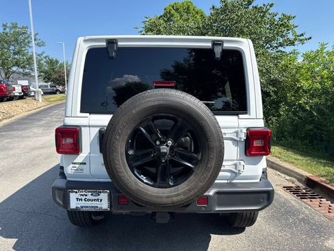 Used 2020 Jeep Wrangler Unlimited Sahara AWD/4WD image 7