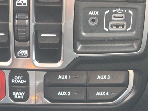 Used 2025 Jeep Wrangler Unlimited Rubicon 4xe w/ Convenience Group AWD/4WD image 26