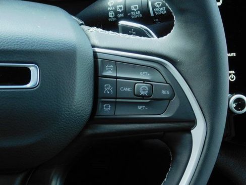 New 2026 Jeep Grand Cherokee Altitude image 17