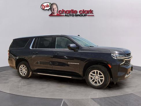 Used 2024 Chevrolet Suburban LT RWD image 6