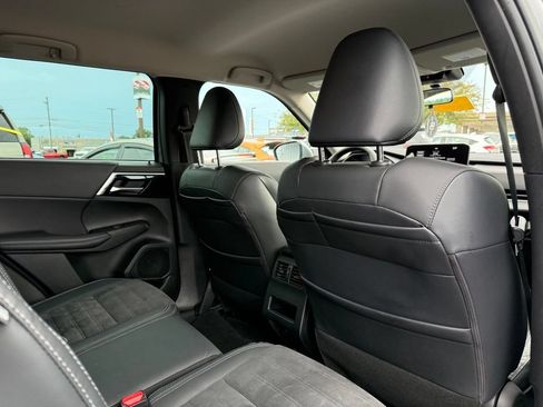 Used 2023 Mitsubishi Outlander SE AWD/4WD image 14