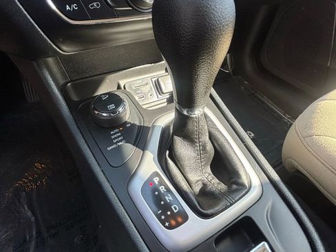 Used 2017 Jeep Cherokee Latitude w/ Safety/Convenience Group image 12