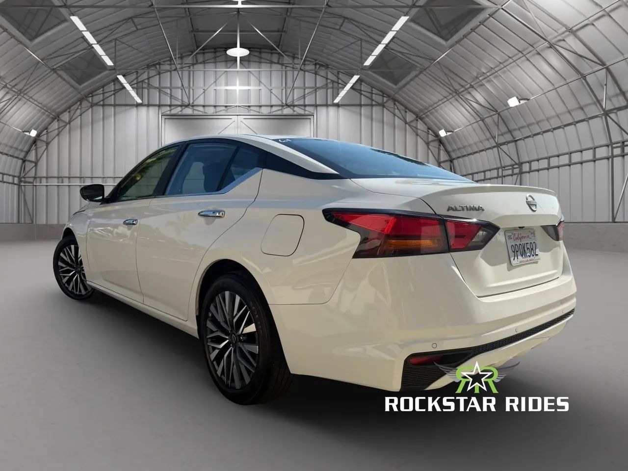 Used 2025 Nissan Altima 2.5 SV FWD image 2
