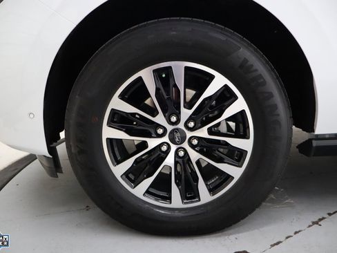 Certified 2025 Ford Expedition Max Platinum image 10