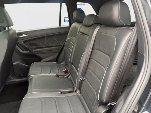Used 2022 Volkswagen Tiguan SEL R-Line AWD/4WD image 17