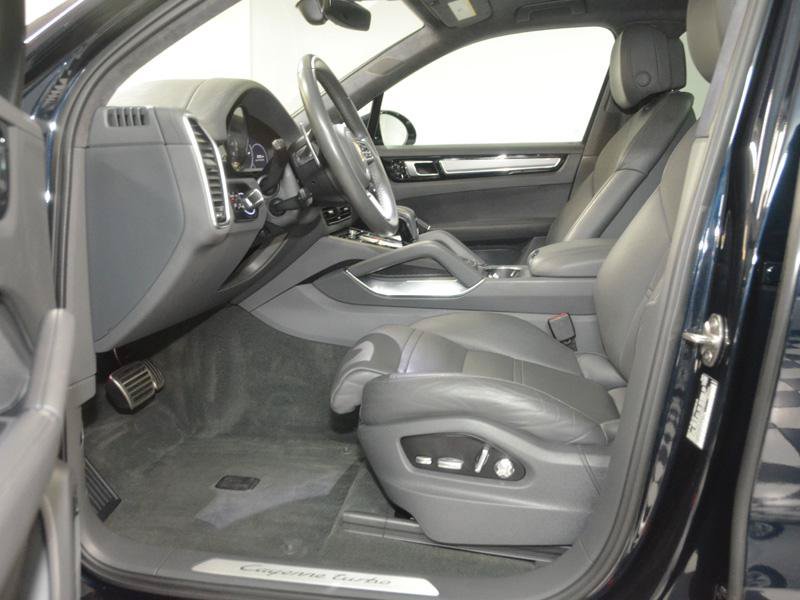 Used 2019 Porsche Cayenne Turbo AWD/4WD image 16