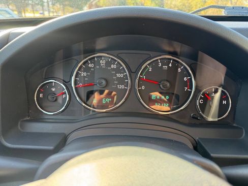 Used 2012 Jeep Liberty Sport image 18