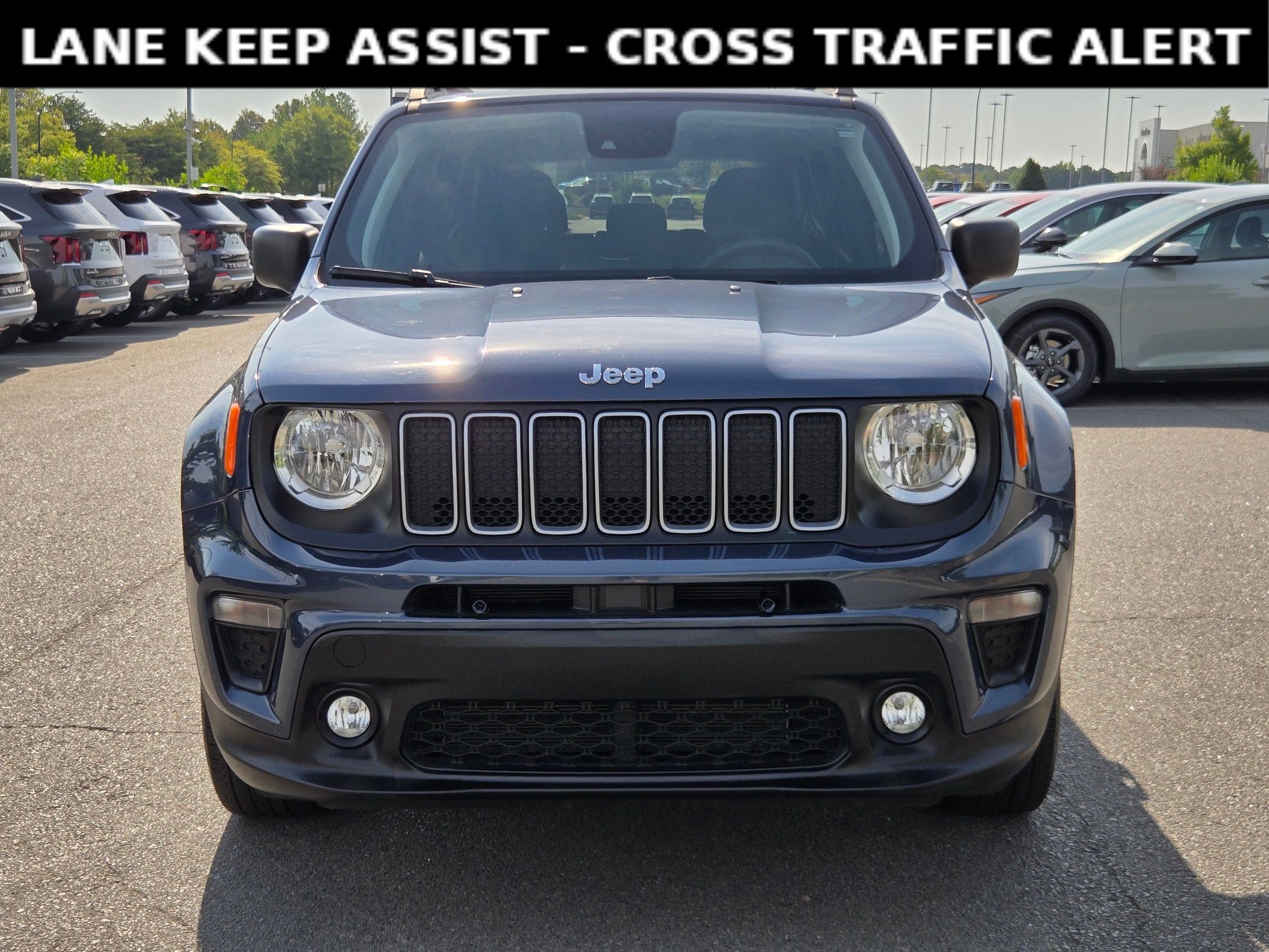 Used 2022 Jeep Renegade Latitude AWD/4WD image 2