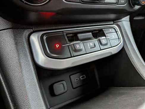 Used 2021 GMC Acadia SLE w/ Driver Convenience Package image 11