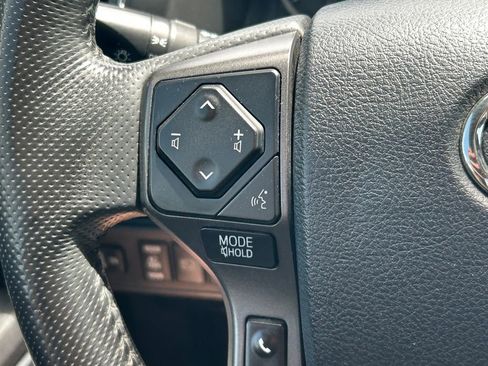 Used 2018 Toyota Tacoma TRD Off-Road AWD/4WD image 33