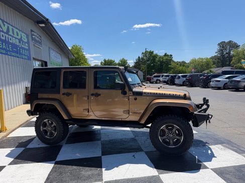 Used 2015 Jeep Wrangler Unlimited Sahara w/ Connectivity Group AWD/4WD image 5