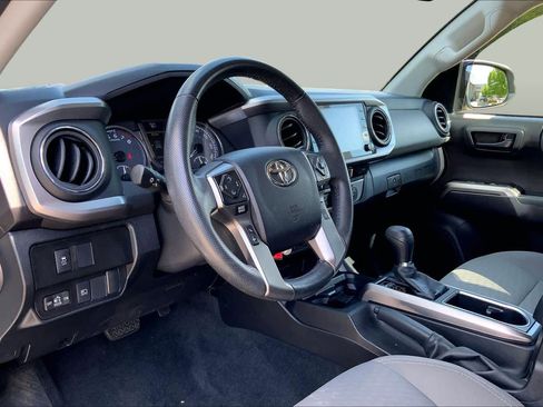 Used 2022 Toyota Tacoma SR5 w/ Technology Package RWD image 17