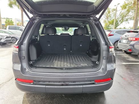 Used 2023 Jeep Grand Cherokee Altitude AWD/4WD image 10