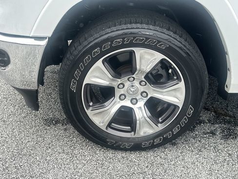 Used 2022 RAM 1500 Laramie AWD/4WD image 11