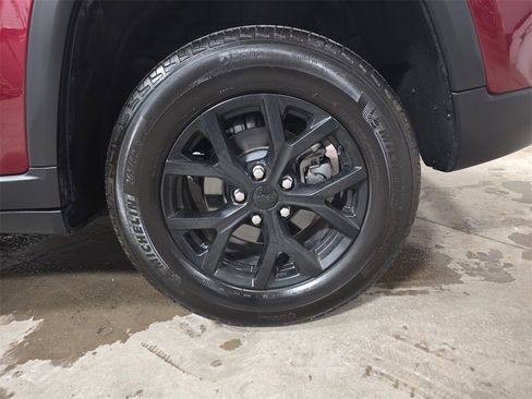 Used 2024 Jeep Grand Cherokee Altitude image 31