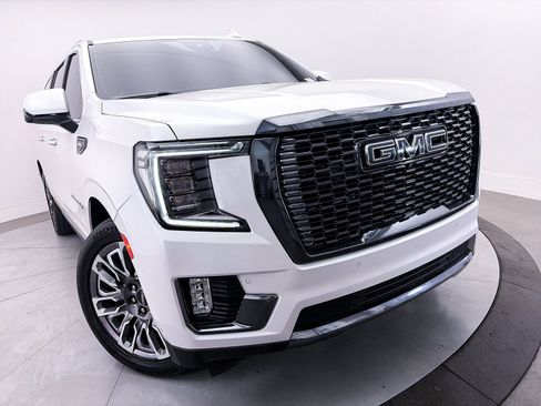 Used 2023 GMC Yukon XL Denali Ultimate AWD/4WD image 3