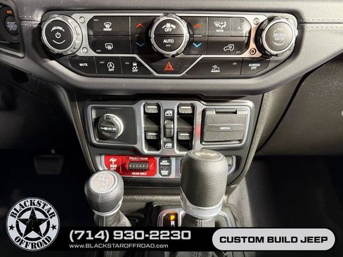 Used 2025 Jeep Wrangler Unlimited Rubicon AWD/4WD image 22