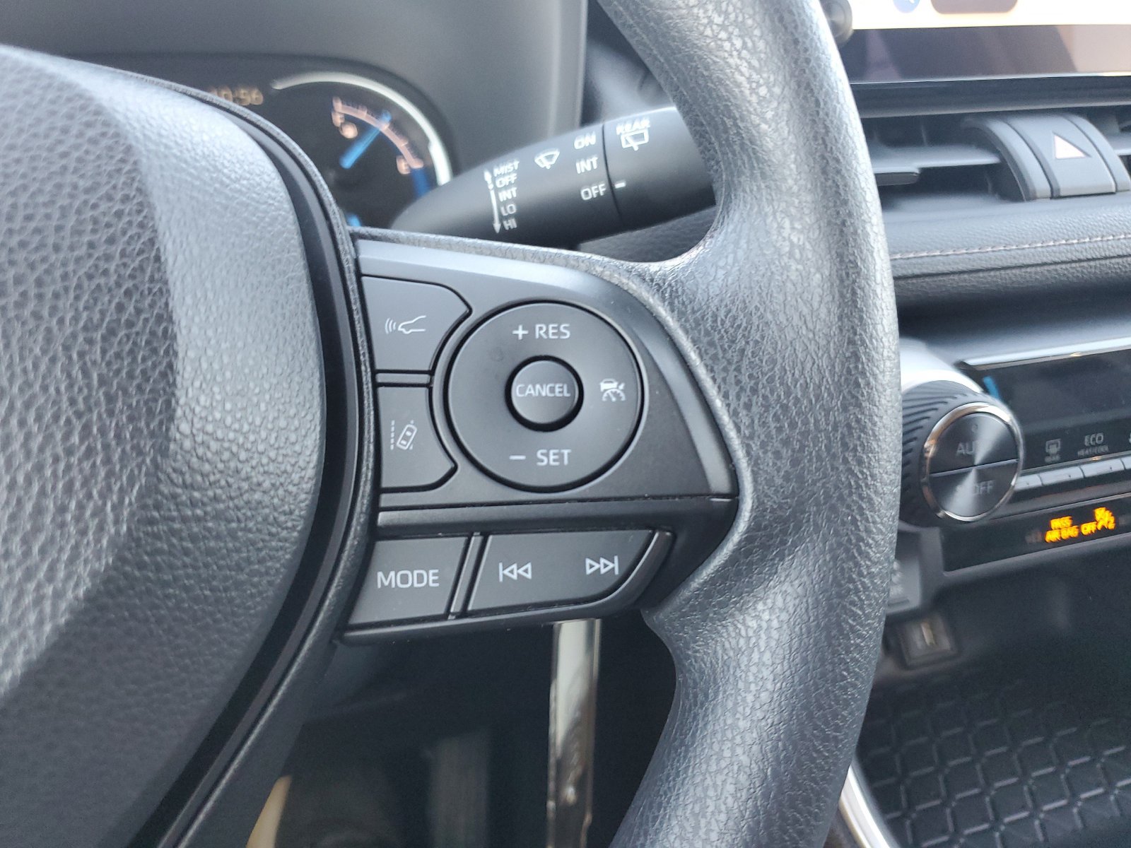 Used 2025 Toyota RAV4 LE AWD/4WD image 23