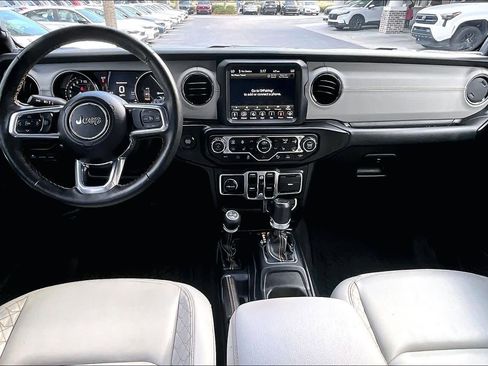 Used 2021 Jeep Wrangler Unlimited Sahara image 16