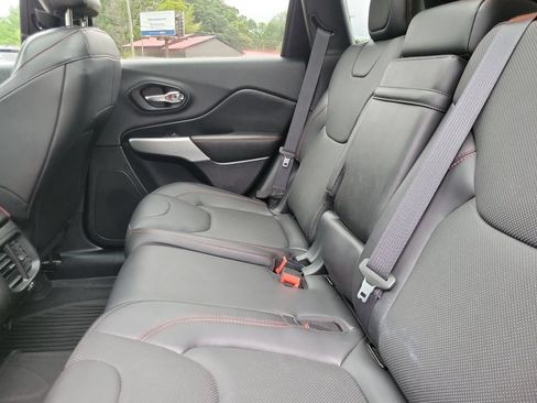 Used 2018 Jeep Cherokee Trailhawk AWD/4WD image 11