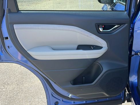 Certified 2025 Subaru Forester Limited image 19