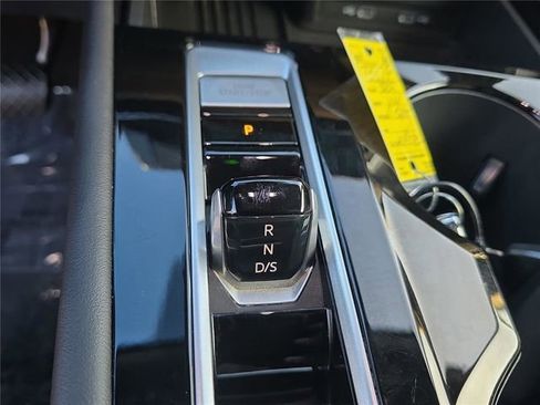 Used 2025 Volkswagen Atlas Cross Sport SE w/ Panoramic Sunroof Package image 21