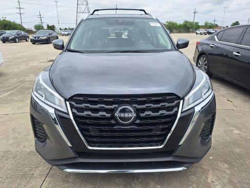 Used 2024 Nissan Kicks SV w/ Exterior Package FWD image 2