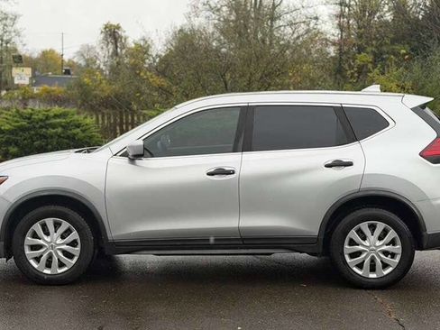 Used 2017 Nissan Rogue S image 3