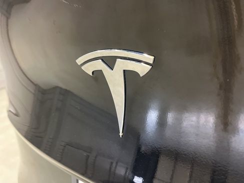 Used 2022 Tesla Model Y Long Range image 32