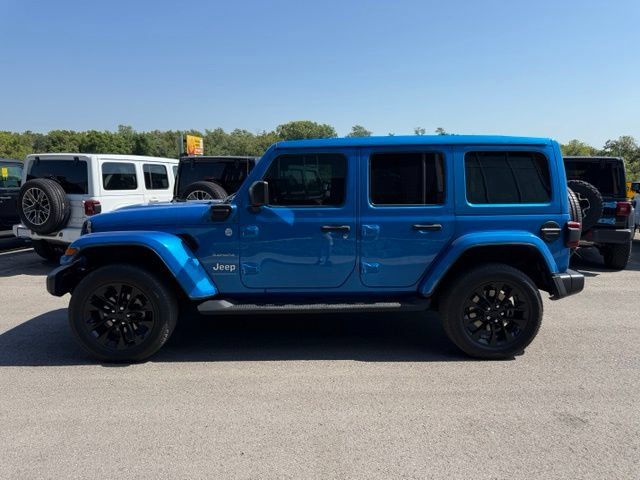 Used 2023 Jeep Wrangler Unlimited Sahara w/ Cold Weather Group AWD/4WD image 7