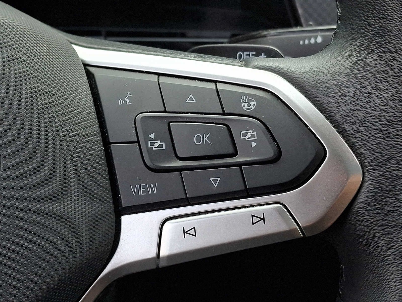 Certified 2024 Volkswagen Atlas Peak Edition SE AWD/4WD image 20