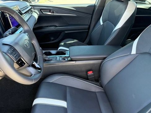 Used 2025 Toyota Camry SE w/ Convenience Package FWD image 9