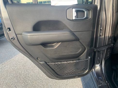 Used 2020 Jeep Gladiator Overland AWD/4WD image 19