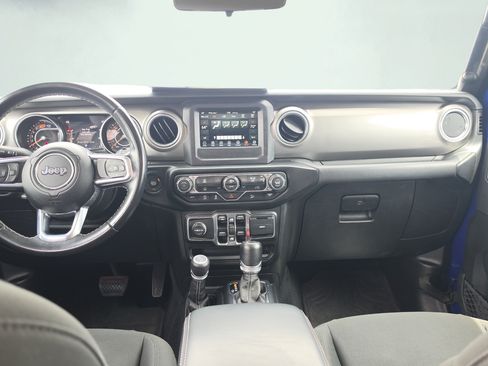 Used 2020 Jeep Wrangler Unlimited Sahara AWD/4WD image 9