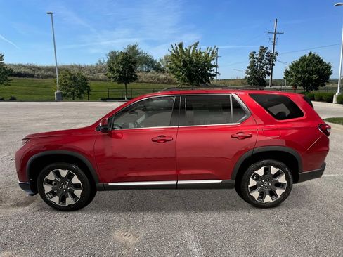 New 2026 Honda Pilot Touring image 2