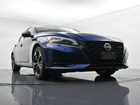 Used 2023 Nissan Altima 2.5 SR FWD image 58