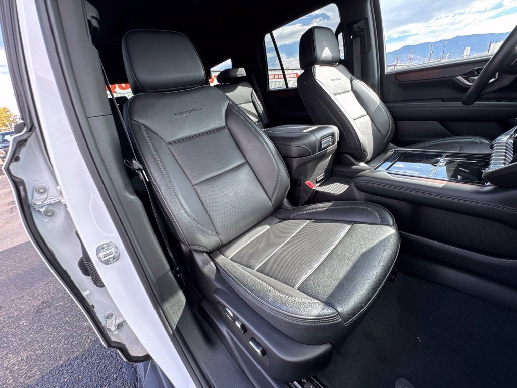 Used 2025 GMC Yukon Denali AWD/4WD image 27