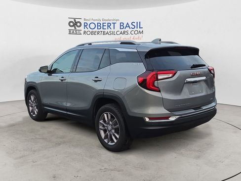 Used 2023 GMC Terrain SLT image 3