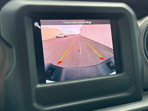 Used 2021 Jeep Gladiator Willys image 19