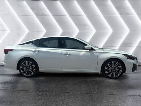 Used 2023 Nissan Altima 2.5 SL FWD image 8