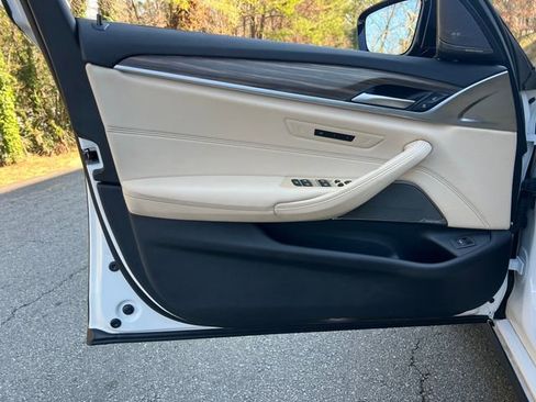 Used 2021 BMW 530i w/ Premium Package image 8