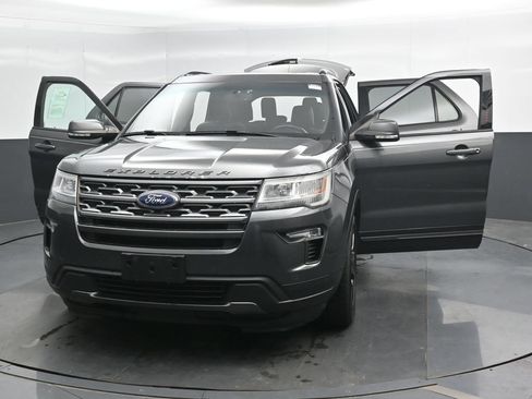 Used 2018 Ford Explorer XLT w/ Equipment Group 202A AWD/4WD image 41